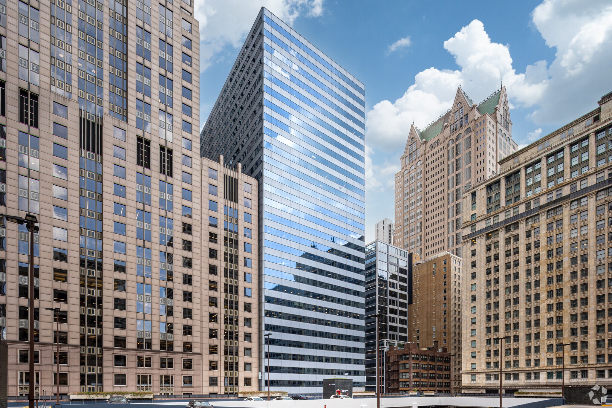 200 W Adams St, Chicago, IL à louer Photo de l’immeuble– Image 1 sur 31