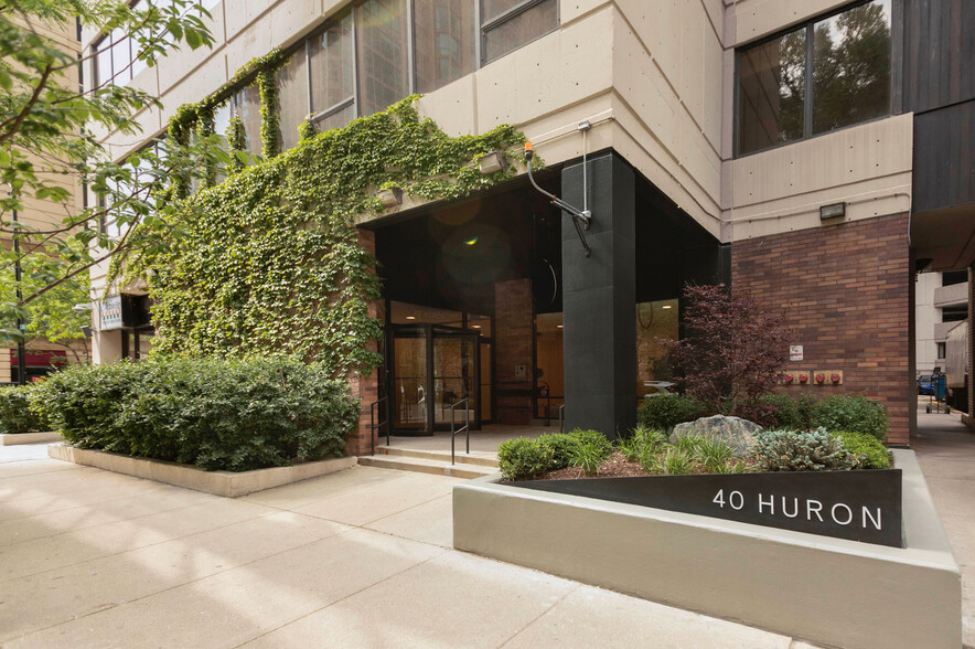 40 E Huron St, Chicago, IL à louer - Photo de l’immeuble – Image 1 sur 17