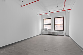 248 W 35th St, New York, NY à louer Photo de l’immeuble– Image 2 sur 7