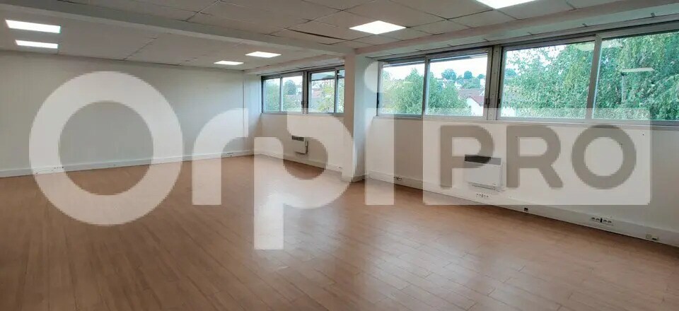 Bureau dans Igny à louer - Photo de l’immeuble – Image 3 sur 9