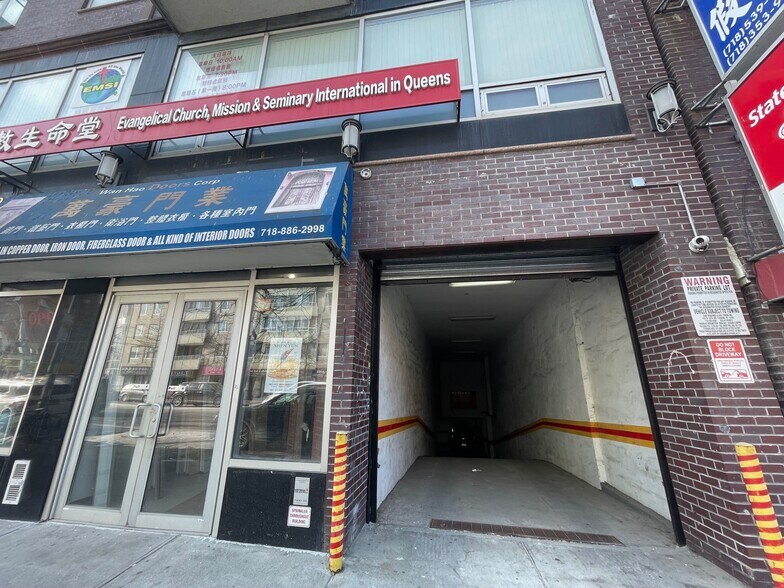 4142 College Point Blvd, Flushing, NY à vendre - Photo de l’immeuble – Image 2 sur 14