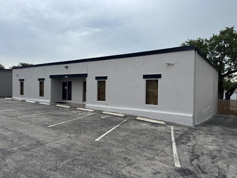 11911-11913 Warfield St, San Antonio, TX à vendre - Photo de l’immeuble – Image 3 sur 18
