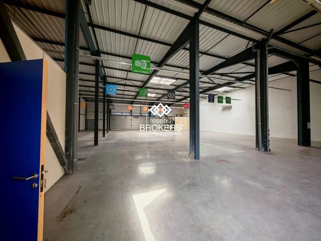 Local commercial dans Saint-Doulchard à louer Photo intérieure– Image 1 sur 6