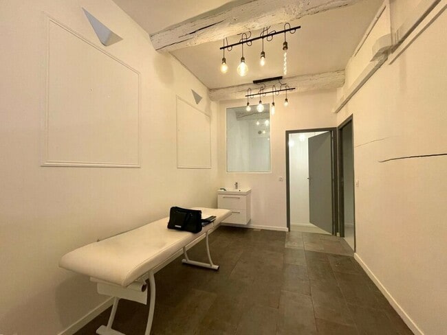 Plus de détails pour Local commercial à louer