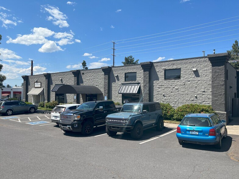 1012 SE Cleveland Square Loop, Bend, OR à louer - Photo de l’immeuble – Image 3 sur 18
