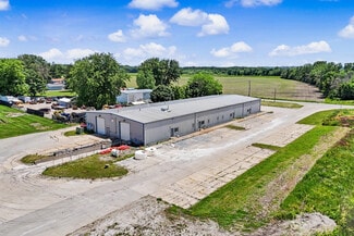 Plus de détails pour 110 E School St, Carlisle, IA - Industriel/Logistique à vendre
