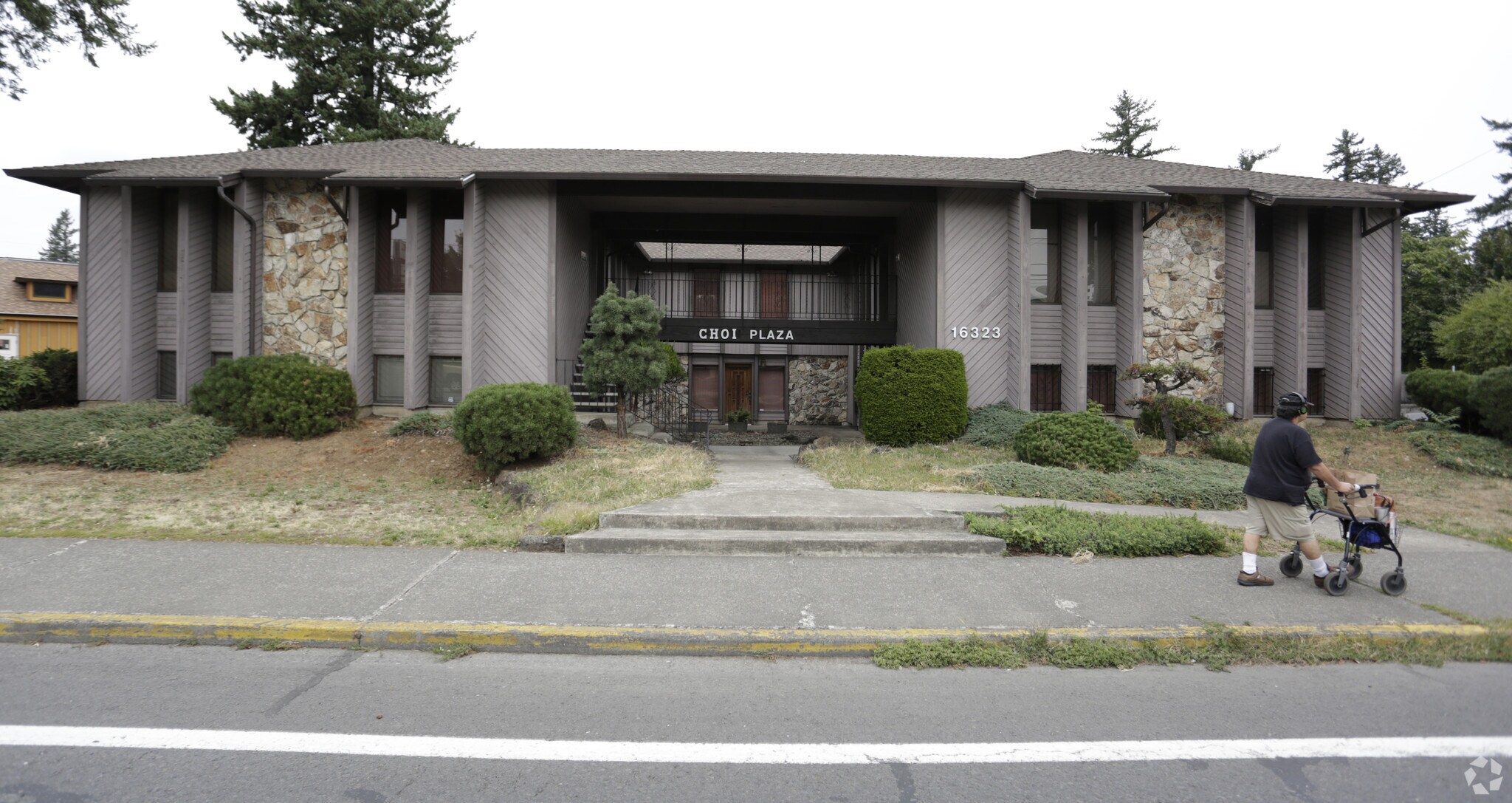 16323 SE Stark St, Portland, OR à louer Photo principale– Image 1 sur 9
