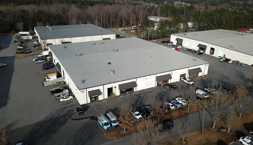 3215 Wellington Ct, Raleigh, NC à louer - Photo principale – Image 1 sur 11