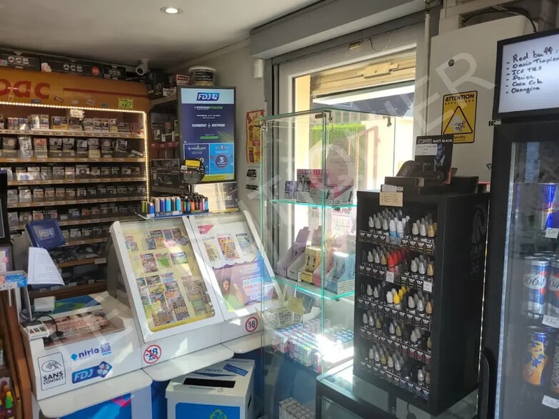 Local commercial dans Amfreville-Saint-Amand à vendre - Photo de l’immeuble – Image 3 sur 5