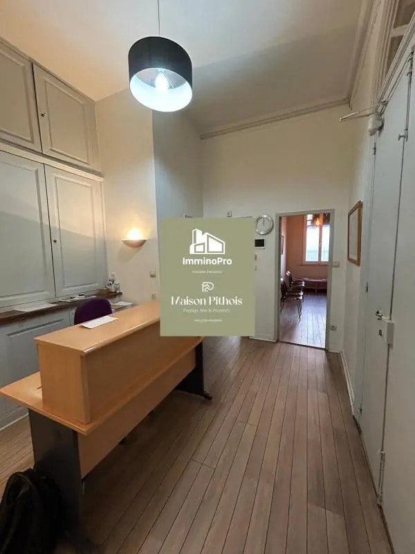 Plus de détails pour Local commercial à louer