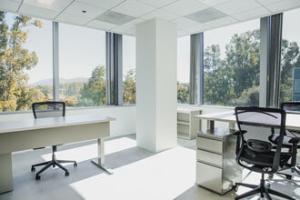 27200 Tourney Rd, Valencia, CA à louer Photo intérieure– Image 1 sur 2