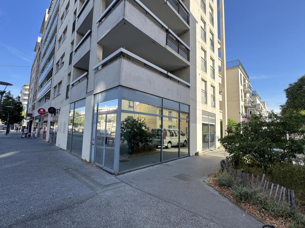 Local commercial dans Lyon à vendre Photo de l’immeuble– Image 1 sur 12