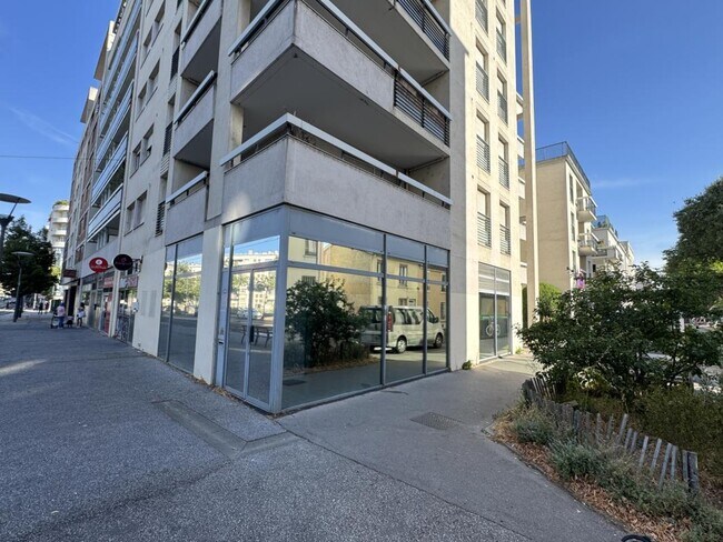 Plus de détails pour Local commercial à vendre