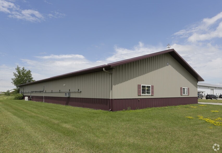 2520 S 20th Ave S, Moorhead, MN à louer - Photo de l’immeuble – Image 2 sur 9