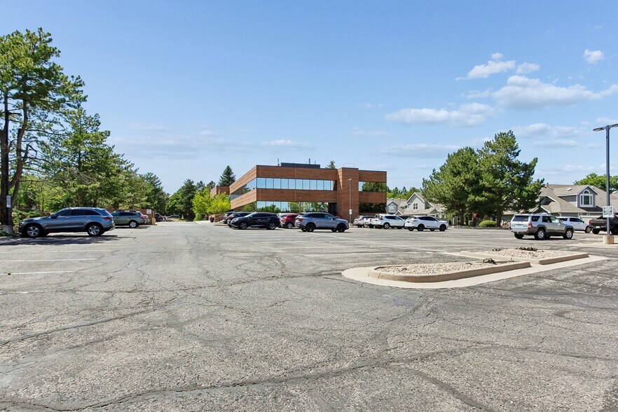 8120 S Holly St, Centennial, CO à vendre - Photo de l’immeuble – Image 3 sur 21