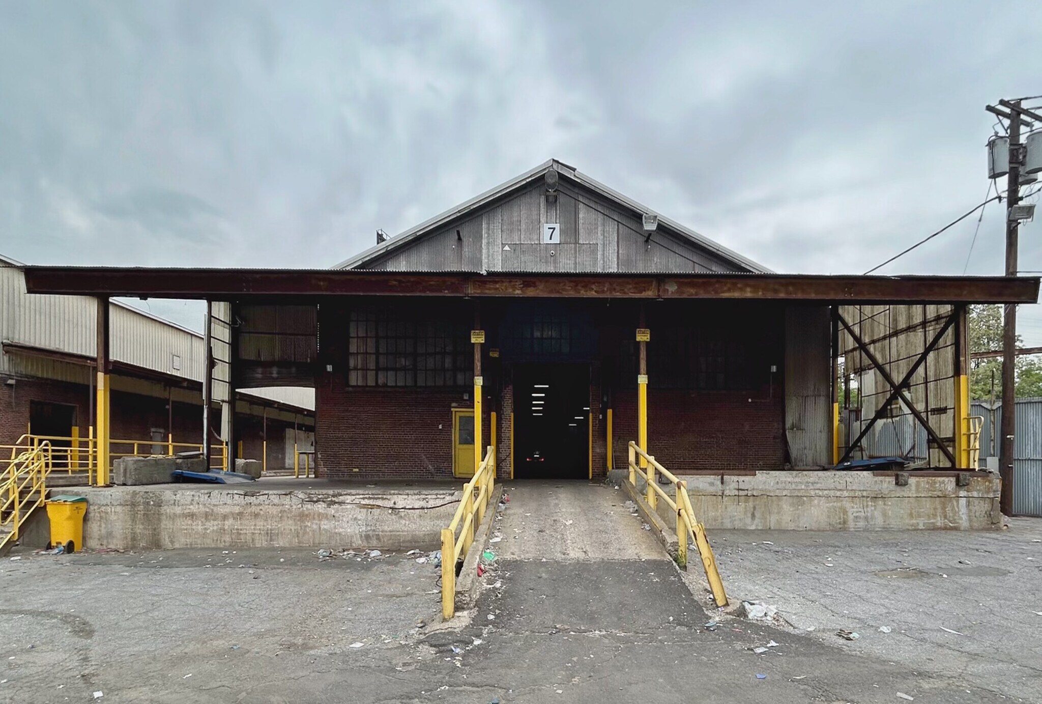 150 Saint Charles St, Newark, NJ à louer Photo de l’immeuble– Image 1 sur 4