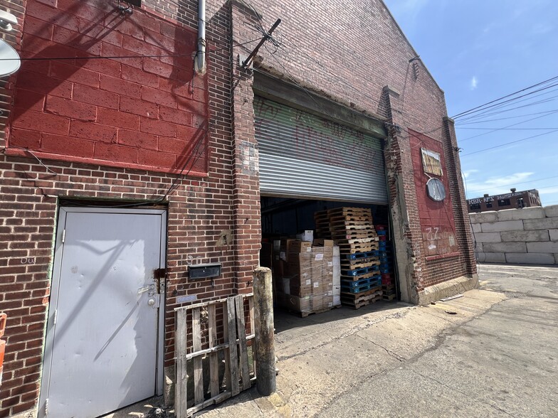 6801 State Rd, Philadelphia, PA à louer - Photo de l’immeuble – Image 2 sur 7