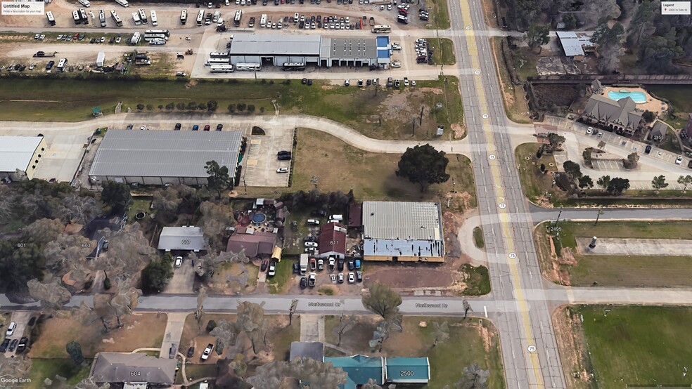 611 Northwood Dr, Conroe, TX à vendre - Photo de l’immeuble – Image 2 sur 2