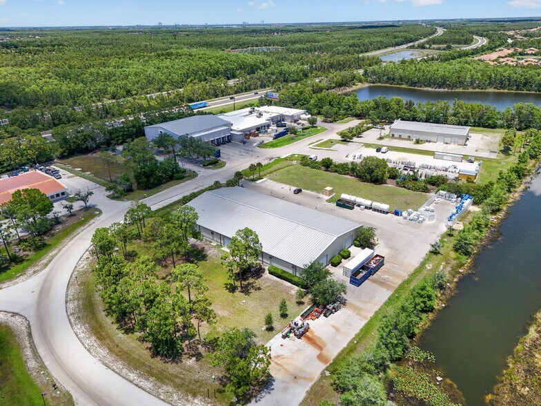 9971 Bavaria Rd, Fort Myers, FL à louer - Photo de l’immeuble – Image 3 sur 13