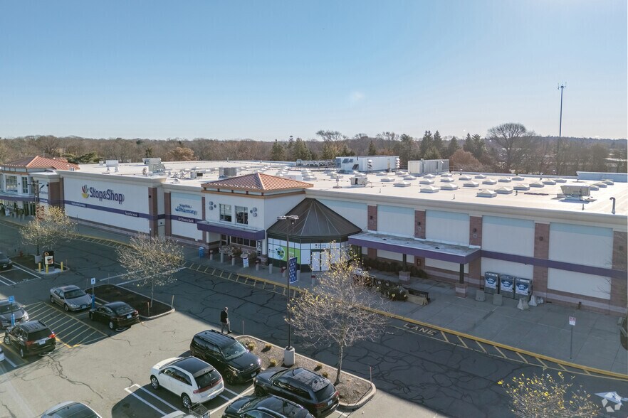 2470 Warwick Ave, Warwick, RI à louer - Photo de l’immeuble – Image 2 sur 4