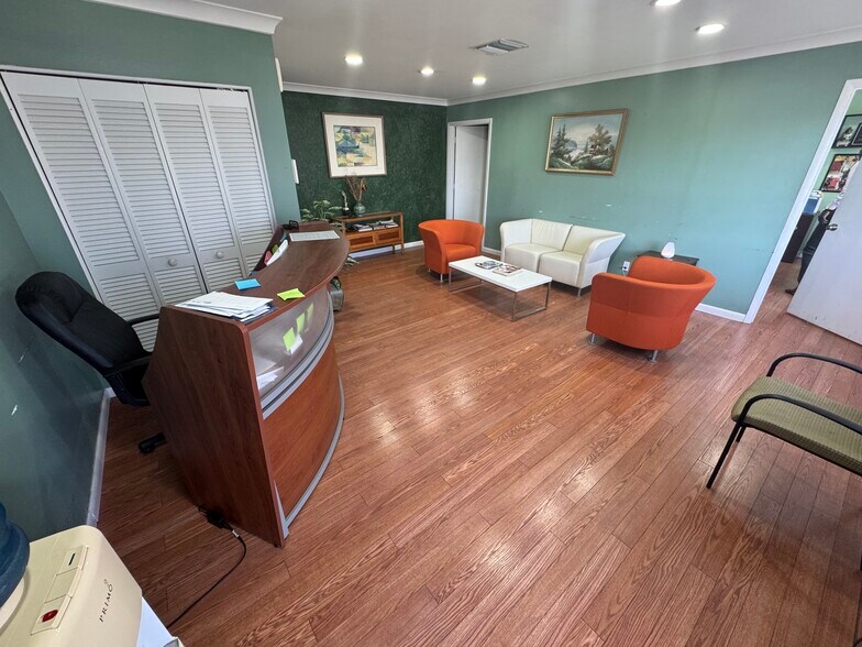 602 W Lantana Rd, Lake Worth, FL à louer - Photo de l’immeuble – Image 2 sur 3
