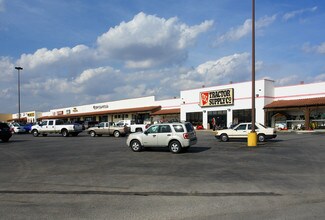 Plus de détails pour 540 10th St, Floresville, TX - Local commercial à louer