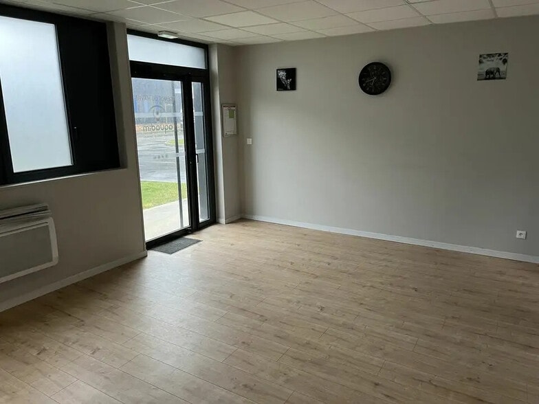 Local d’activités dans Le Havre à louer - Photo de l’immeuble – Image 3 sur 5