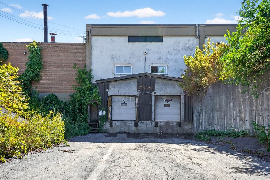 2698-2720 Rue Léger, Montréal, QC à louer - Photo de l’immeuble – Image 2 sur 4