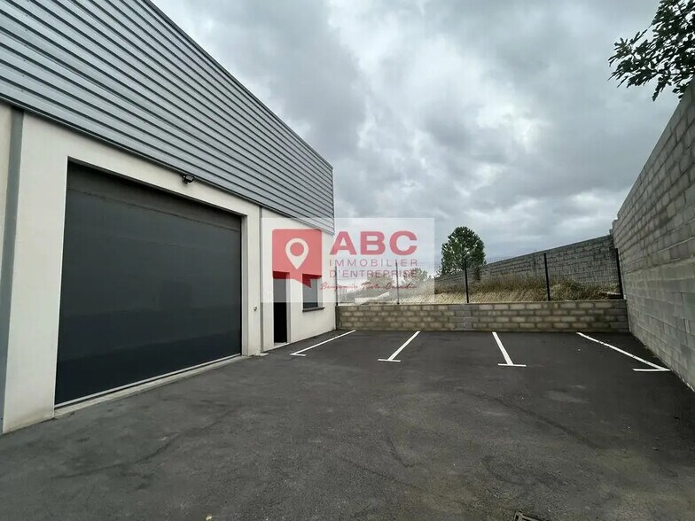 Local d’activités dans Béziers à louer - Photo de l’immeuble – Image 1 sur 3