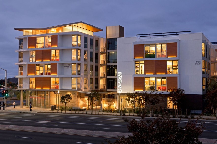 210 E Barham Dr, San Marcos, CA à louer - Photo de l’immeuble – Image 3 sur 19
