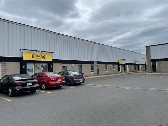 3250-3270 Hawthorne Rd, Ottawa, ON à louer - Photo de l’immeuble – Image 1 sur 3