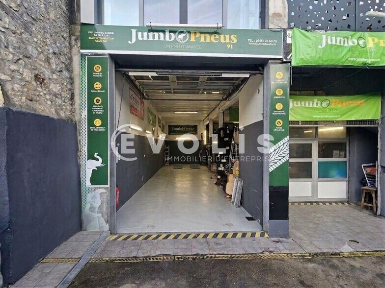 Local d'activités dans Etampes à vendre - Photo de l’immeuble – Image 2 sur 8