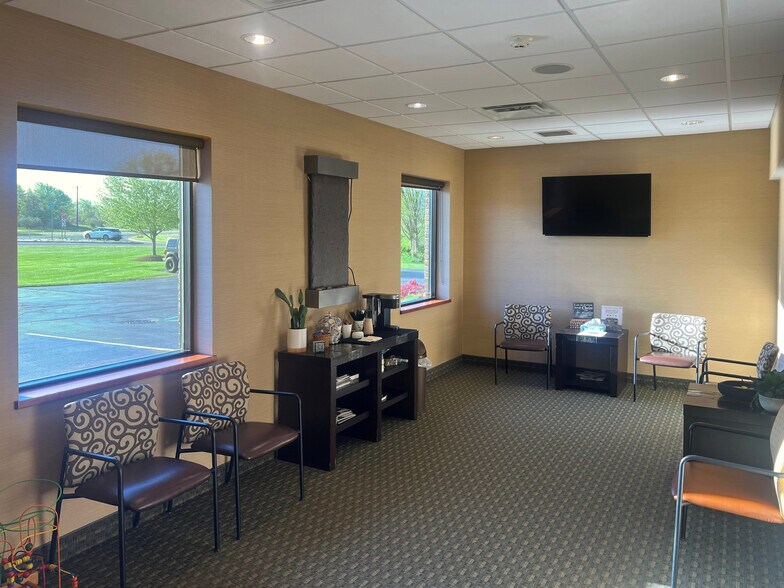 7101 Broadmoor Ave, Caledonia, MI à louer - Photo de l’immeuble – Image 2 sur 6