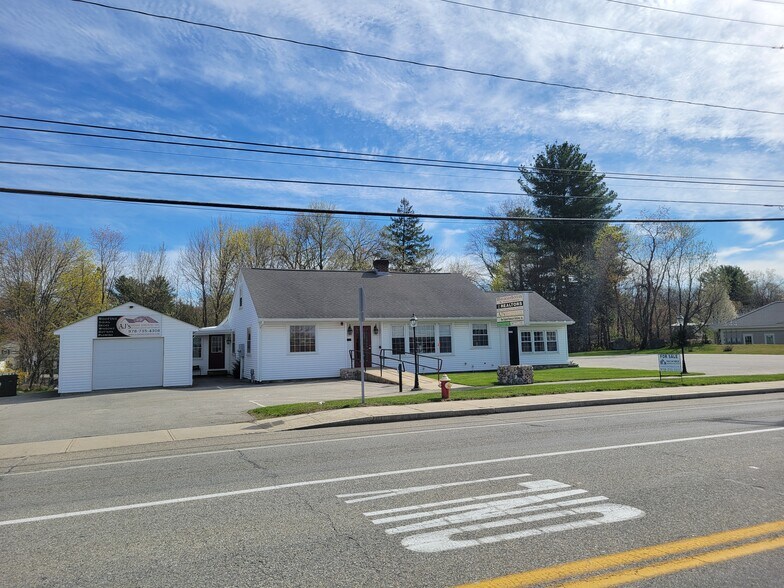 1565 Lakeview Ave, Dracut, MA à vendre - Photo principale – Image 1 sur 7