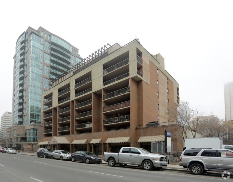 718 12th Ave SW, Calgary, AB à louer - Photo de l’immeuble – Image 2 sur 4