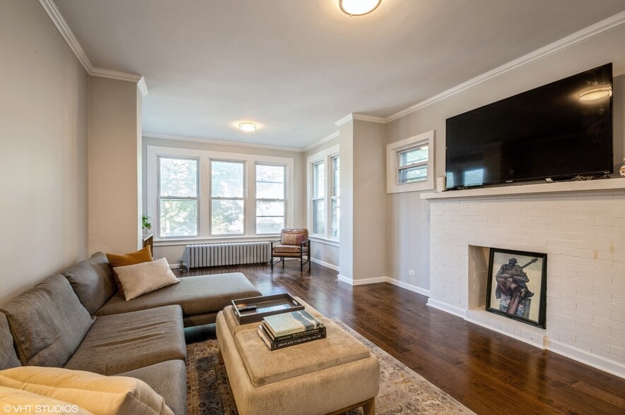 647 Asbury Ave, Evanston, IL à vendre - Photo intérieure – Image 1 sur 3