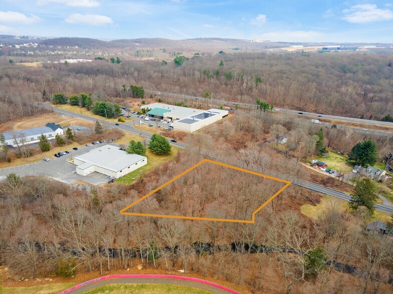 1140 Southford Rd, Middlebury, CT à vendre - Photo de l’immeuble – Image 2 sur 4