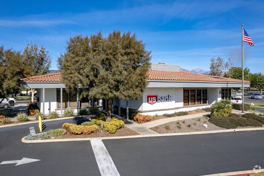 1939-1965 Foothill Blvd, La Verne, CA à louer - Photo principale – Image 2 sur 2