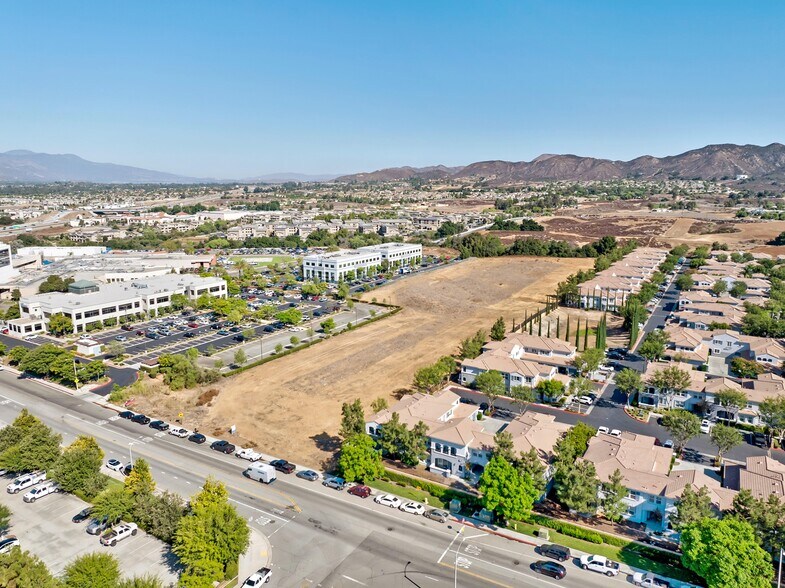 24400 Prielipp Rd, Wildomar, CA à vendre - Photo de l’immeuble – Image 3 sur 6