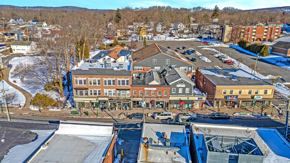 35 N Main St, Southington, CT à vendre - Photo de l’immeuble – Image 2 sur 4