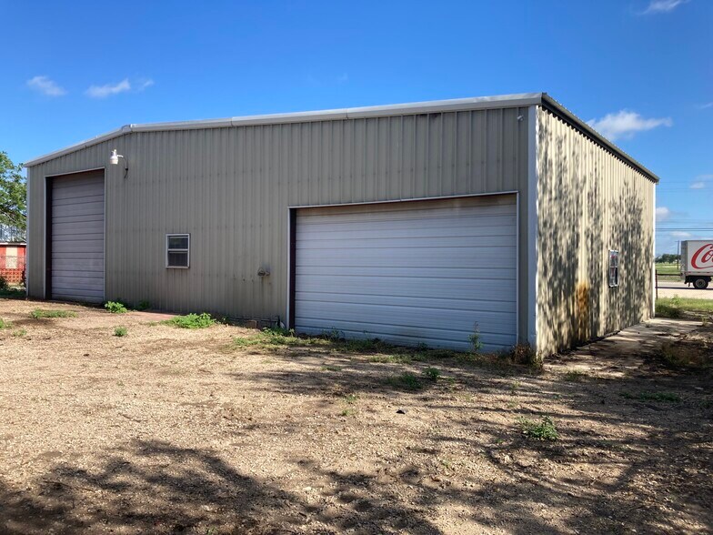 2605 19th St, Hondo, TX à vendre - Photo de l’immeuble – Image 2 sur 11
