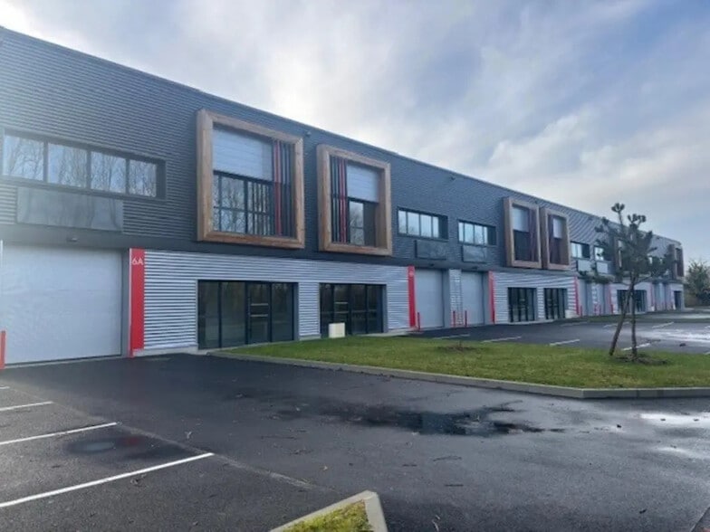 Local d’activités dans Saint-Étienne-de-Montluc à louer - Photo de l’immeuble – Image 1 sur 11