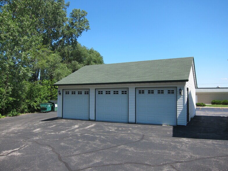 630 S Green Bay Rd, Neenah, WI à vendre - Photo de l’immeuble – Image 3 sur 22
