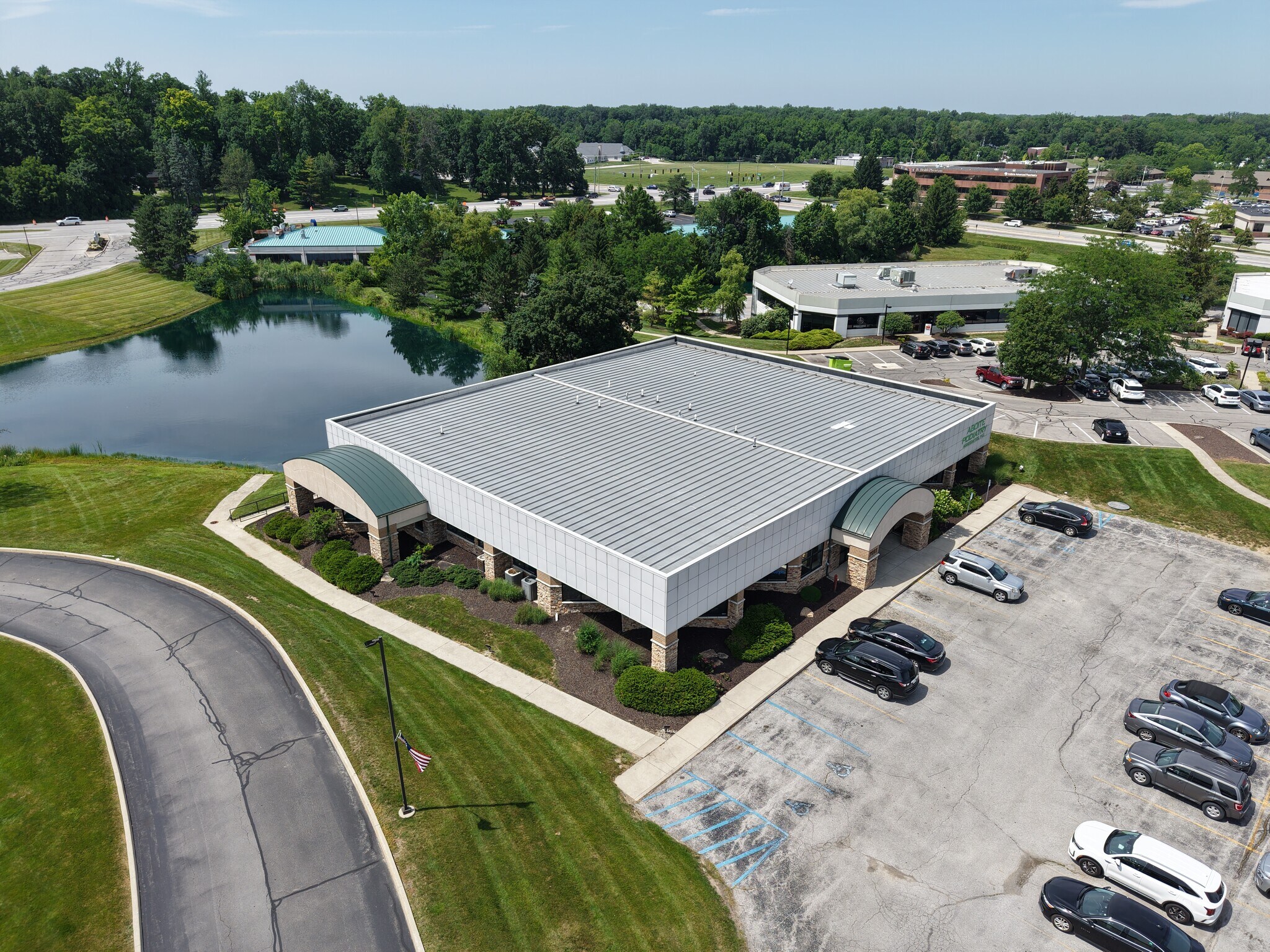 7559 W Jefferson Blvd, Fort Wayne, IN à louer Photo principale– Image 1 sur 9