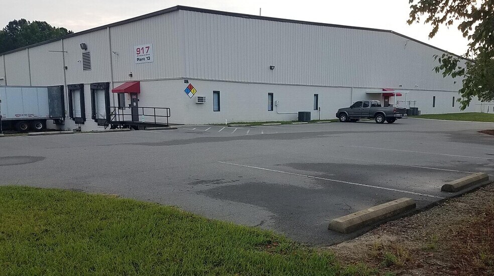 917 J R Industrial Dr, Sanford, NC à louer - Photo de l’immeuble – Image 2 sur 9