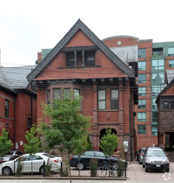 176 St George St, Toronto, ON à louer - Photo principale – Image 1 sur 2