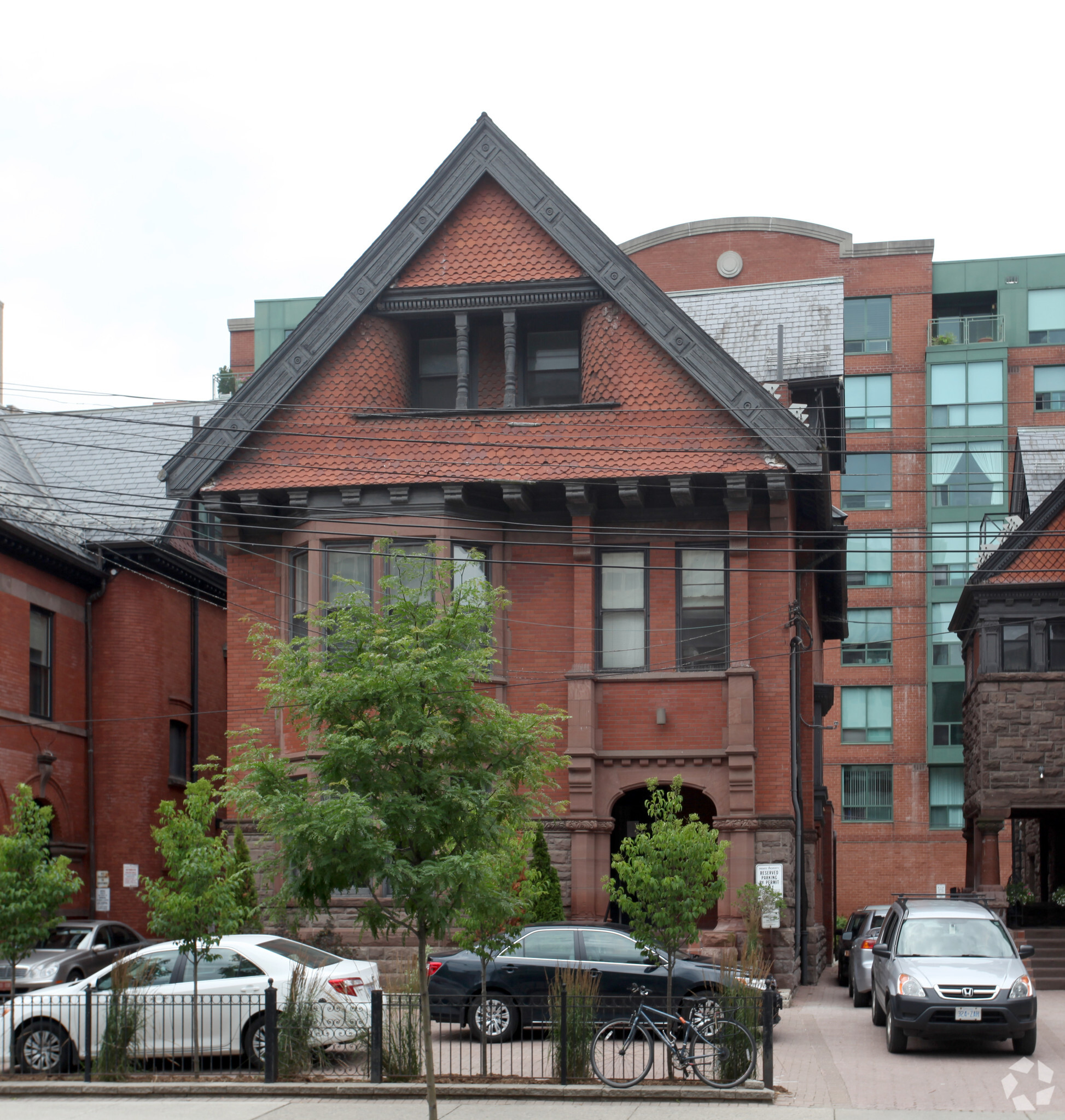 176 St George St, Toronto, ON à louer Photo principale– Image 1 sur 3