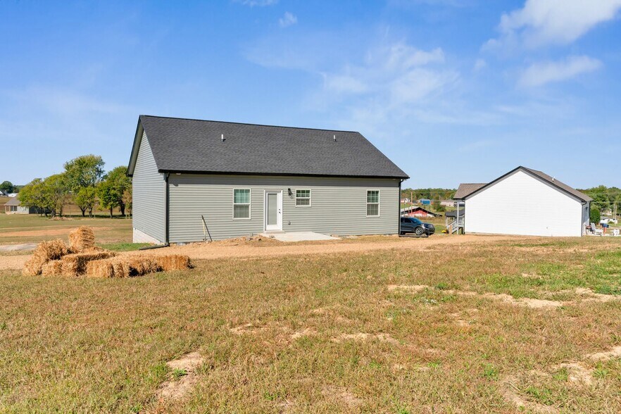 192 Amos Cir, Lafayette, TN à vendre - Photo de l’immeuble – Image 3 sur 17