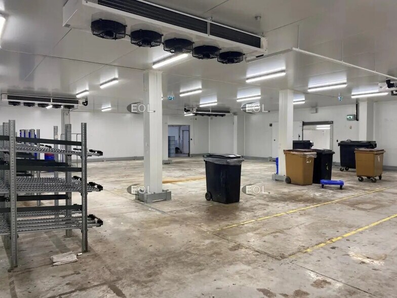 Local d’activités dans Neuilly-sur-Marne à louer - Photo de l’immeuble – Image 2 sur 9