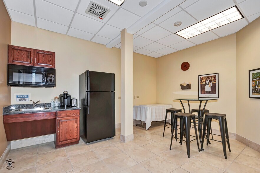 10062 W 190th Pl, Mokena, IL à louer - Photo de l’immeuble – Image 2 sur 11